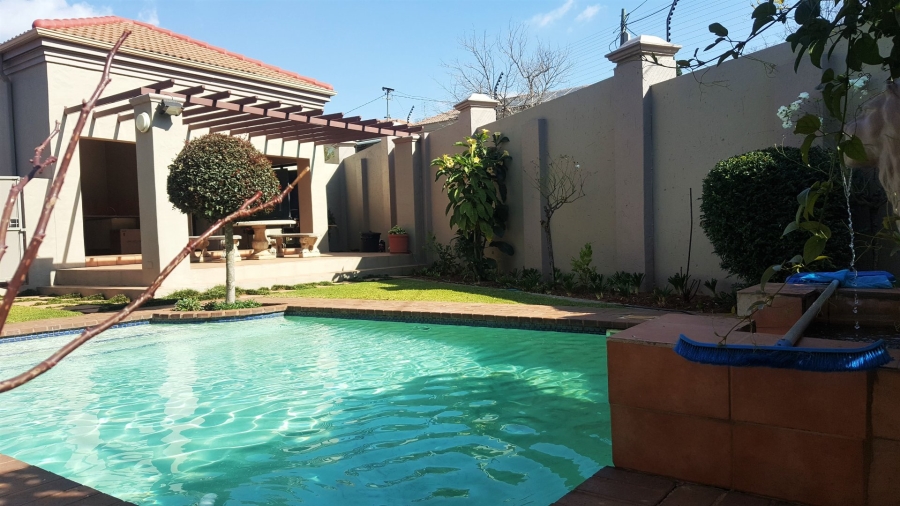 To Let 1 Bedroom Property for Rent in Melrose Estate Gauteng