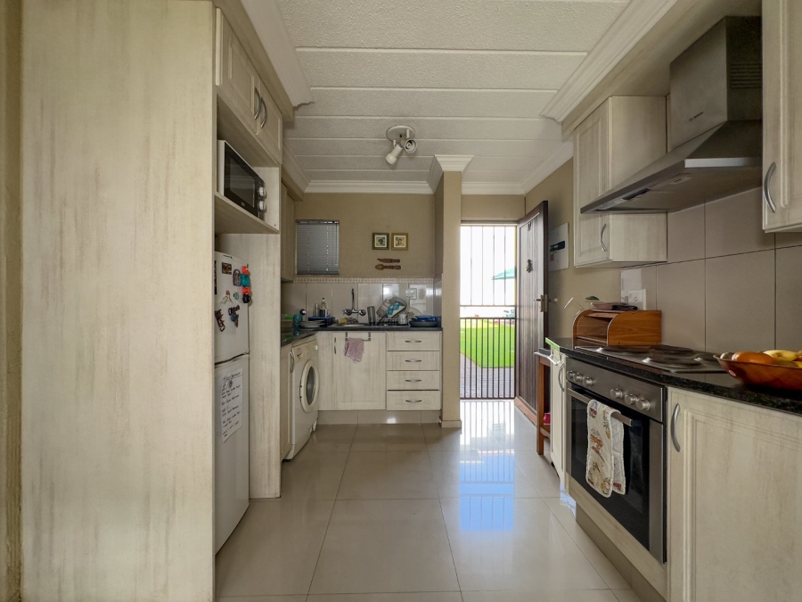 2 Bedroom Property for Sale in Groenkloof Gauteng