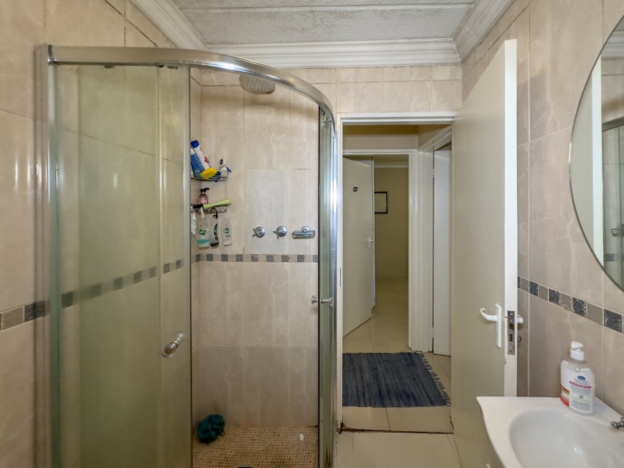 2 Bedroom Property for Sale in Groenkloof Gauteng