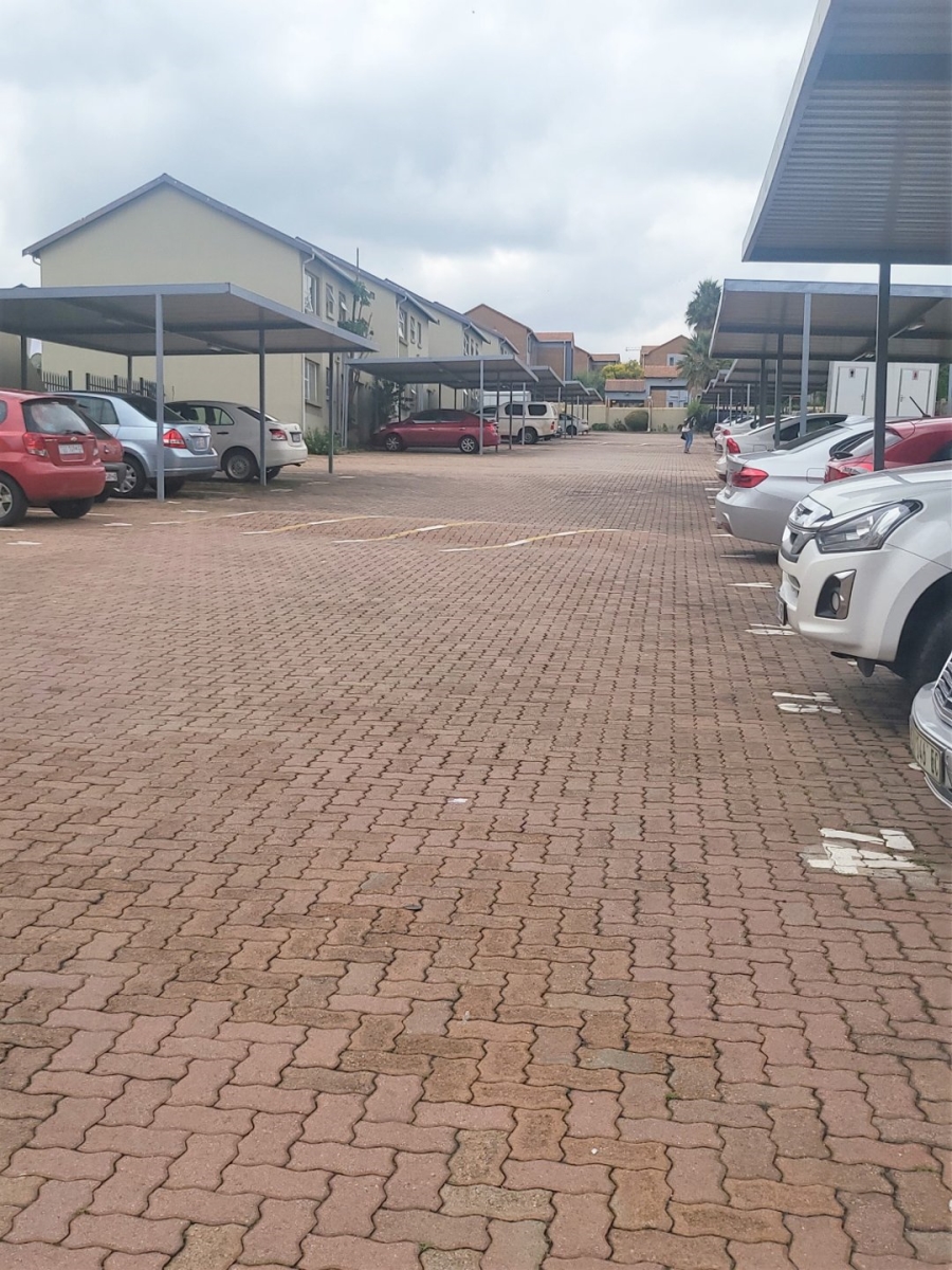 To Let 2 Bedroom Property for Rent in Vorna Valley Gauteng