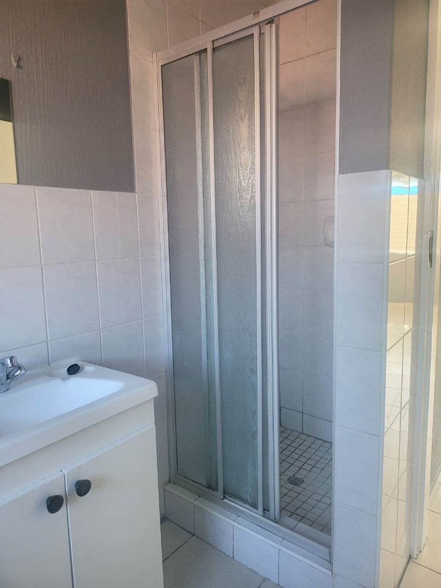 To Let 2 Bedroom Property for Rent in Vorna Valley Gauteng