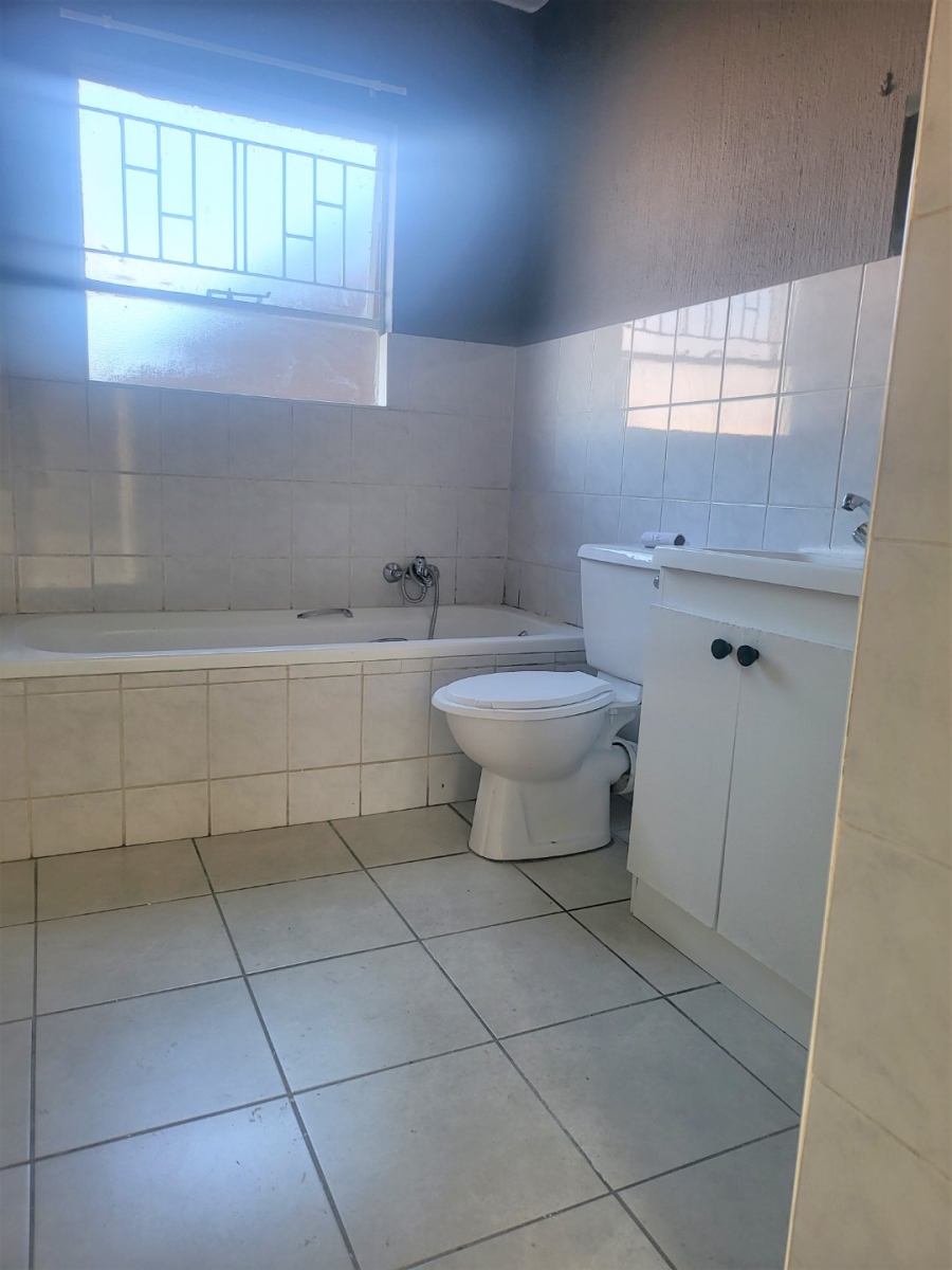 To Let 2 Bedroom Property for Rent in Vorna Valley Gauteng
