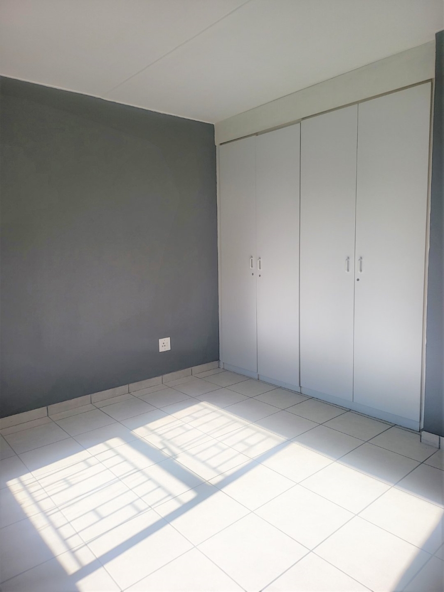 To Let 2 Bedroom Property for Rent in Vorna Valley Gauteng