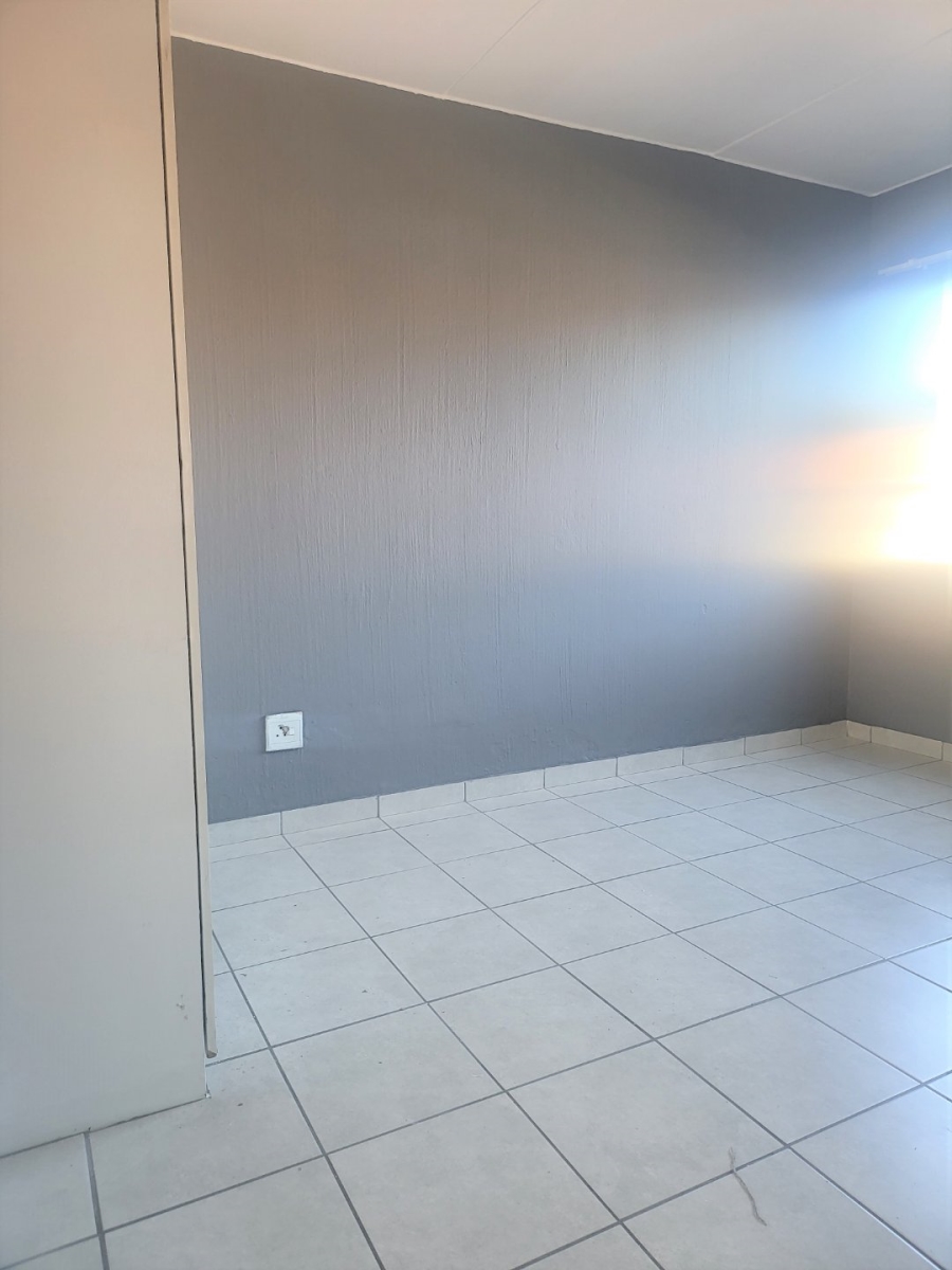 To Let 2 Bedroom Property for Rent in Vorna Valley Gauteng