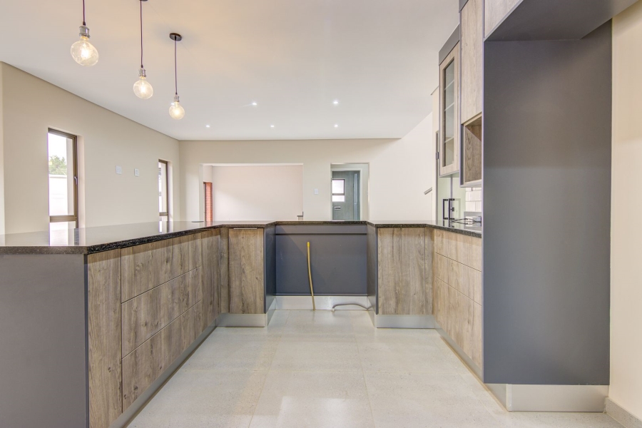 To Let 4 Bedroom Property for Rent in Bartlett Gauteng