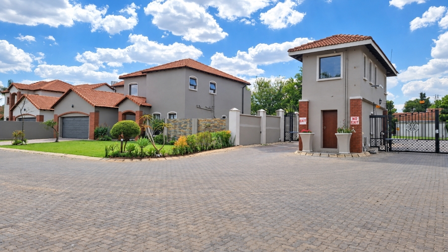 To Let 4 Bedroom Property for Rent in Bartlett Gauteng