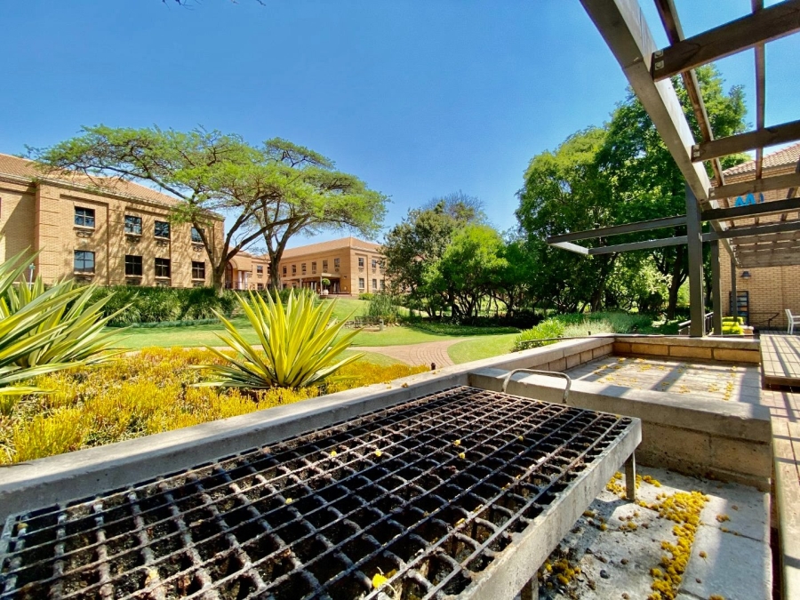 To Let Commercial Property for Rent in Faerie Glen Gauteng