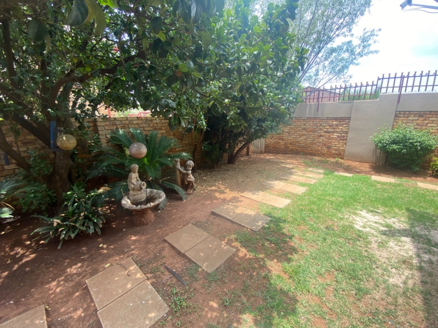 To Let 3 Bedroom Property for Rent in Zwartkop Gauteng