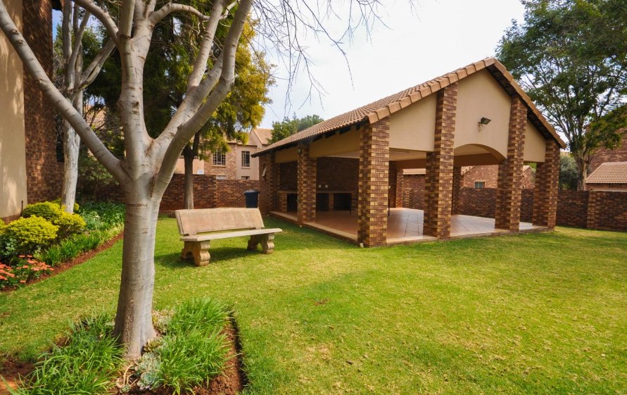 To Let 2 Bedroom Property for Rent in Boardwalk Villas Gauteng