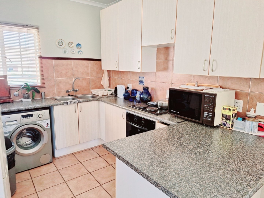 To Let 2 Bedroom Property for Rent in Boardwalk Villas Gauteng