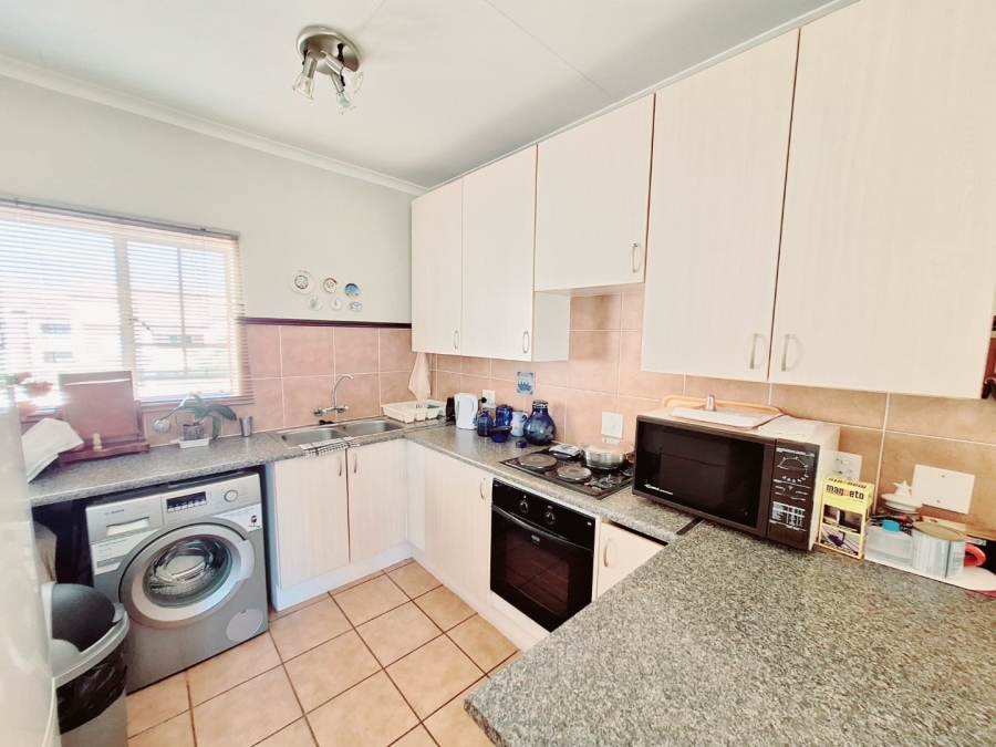 To Let 2 Bedroom Property for Rent in Boardwalk Villas Gauteng