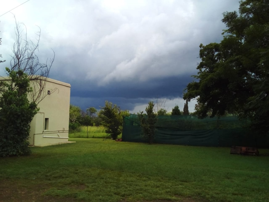 Commercial Property for Sale in Honingneskrans Ah Gauteng