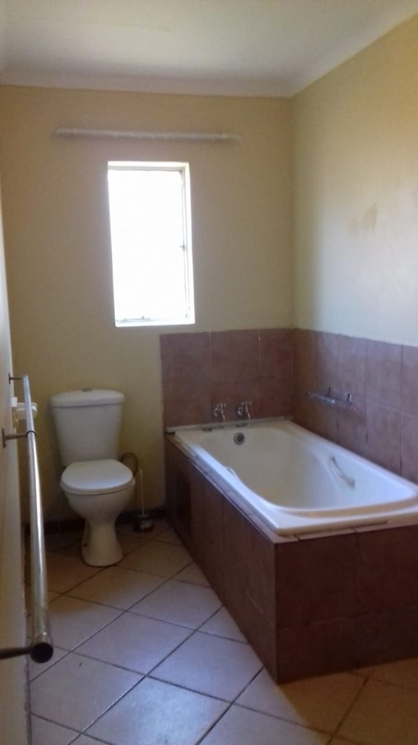 Commercial Property for Sale in Honingneskrans Ah Gauteng