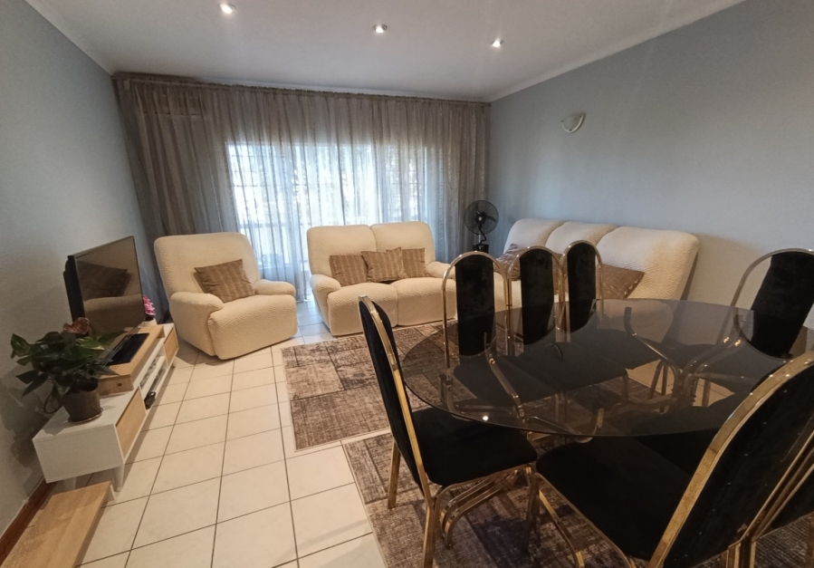 To Let 2 Bedroom Property for Rent in Houghton Estate Gauteng