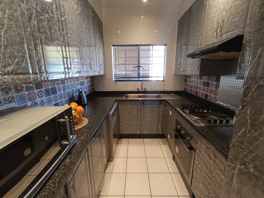 To Let 2 Bedroom Property for Rent in Houghton Estate Gauteng