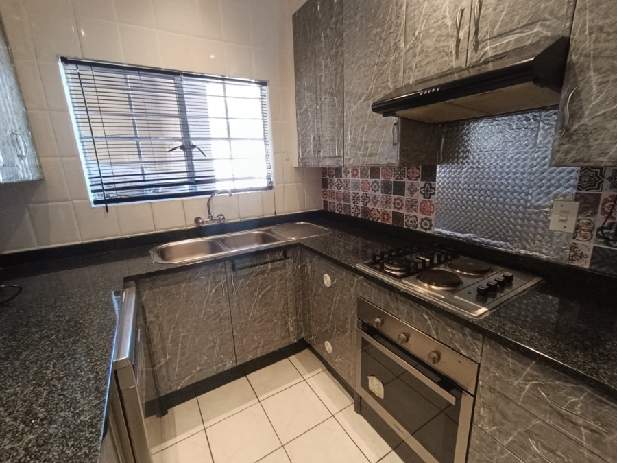 To Let 2 Bedroom Property for Rent in Houghton Estate Gauteng