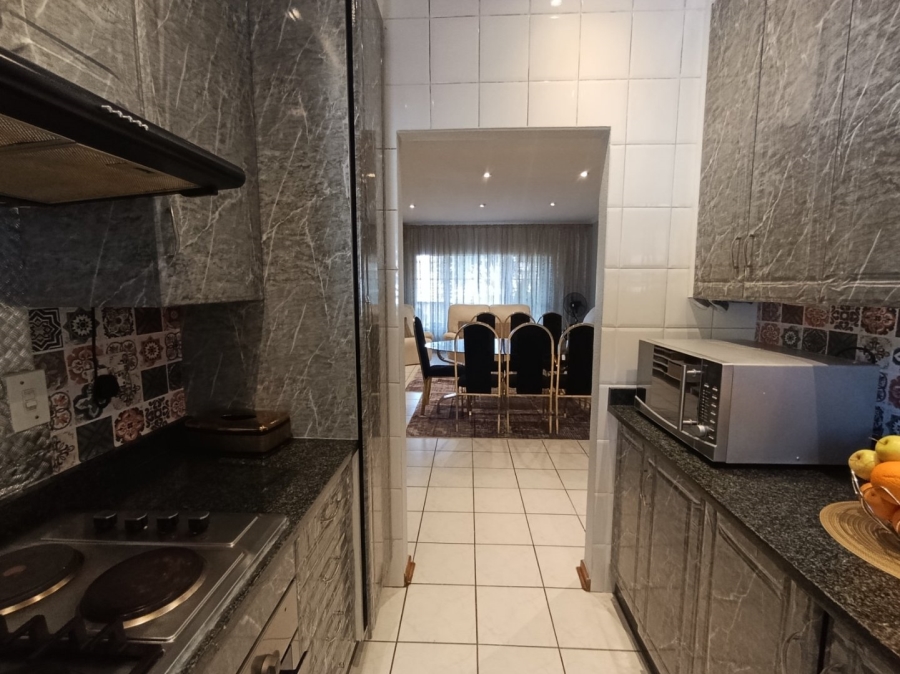 To Let 2 Bedroom Property for Rent in Houghton Estate Gauteng