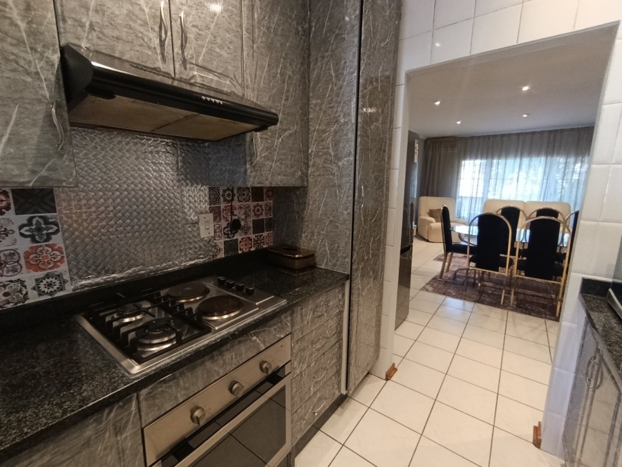 To Let 2 Bedroom Property for Rent in Houghton Estate Gauteng