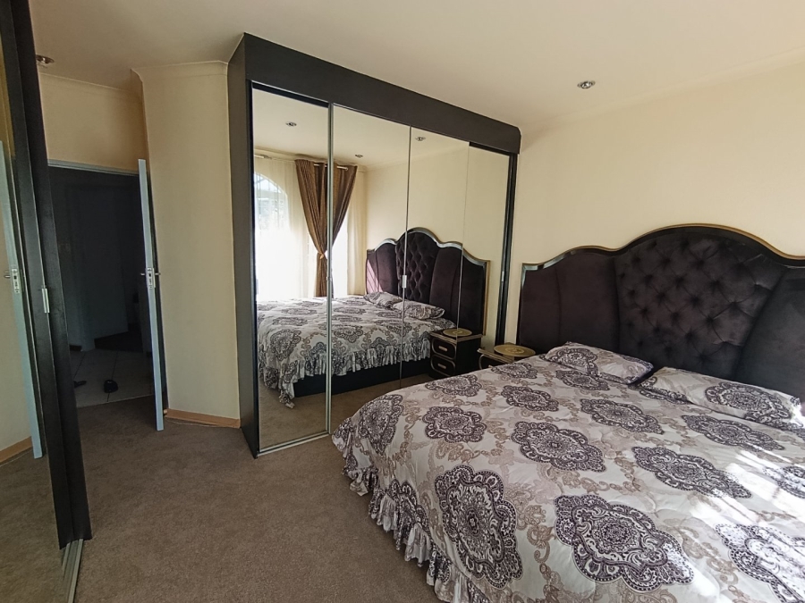 To Let 2 Bedroom Property for Rent in Houghton Estate Gauteng