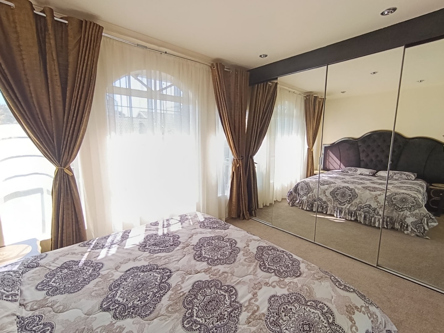 To Let 2 Bedroom Property for Rent in Houghton Estate Gauteng