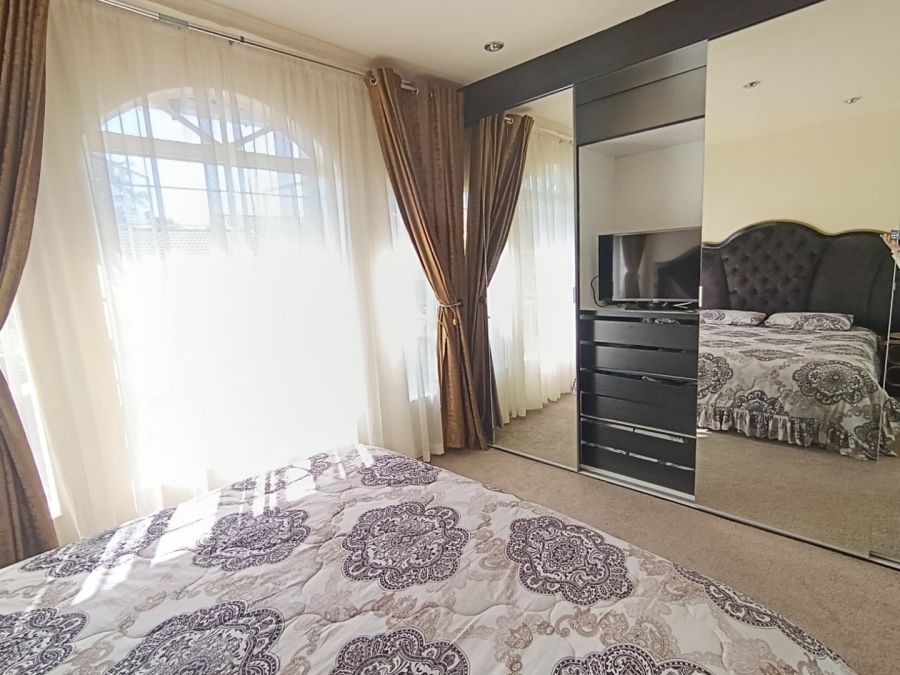 To Let 2 Bedroom Property for Rent in Houghton Estate Gauteng