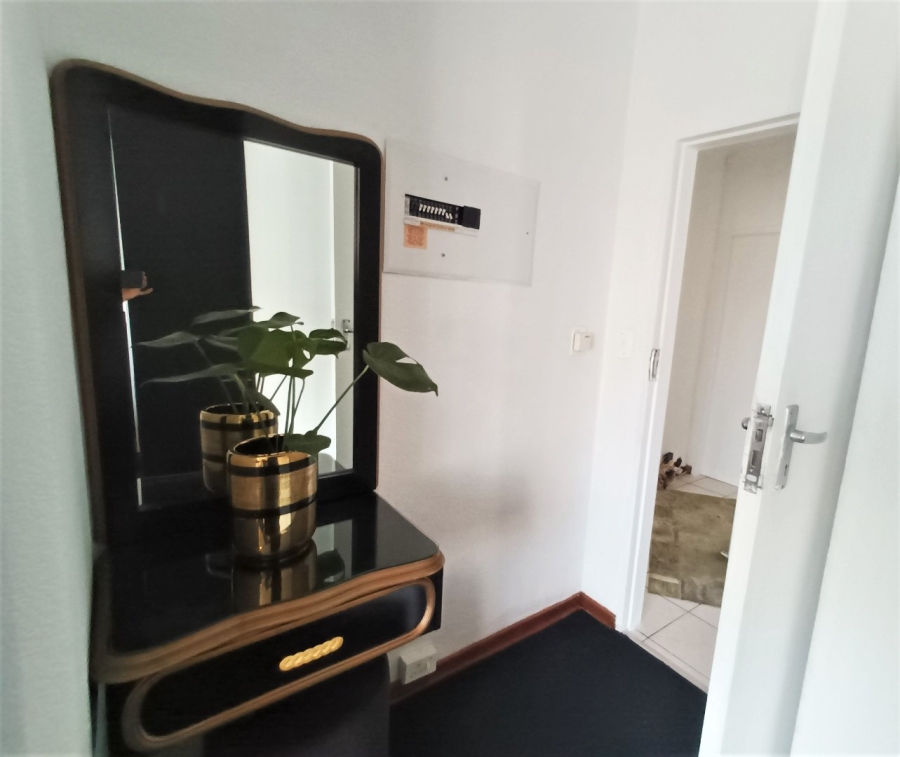 To Let 2 Bedroom Property for Rent in Houghton Estate Gauteng