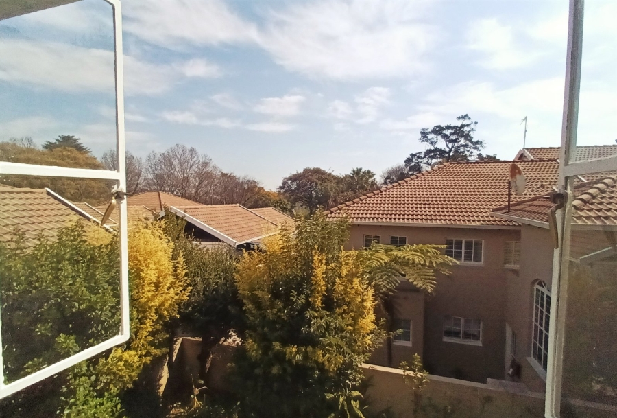 To Let 2 Bedroom Property for Rent in Houghton Estate Gauteng