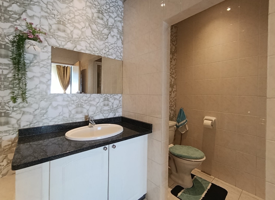 To Let 2 Bedroom Property for Rent in Houghton Estate Gauteng