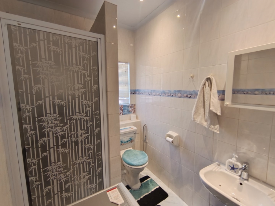 To Let 2 Bedroom Property for Rent in Houghton Estate Gauteng