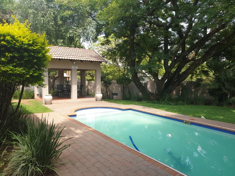 To Let 2 Bedroom Property for Rent in Houghton Estate Gauteng