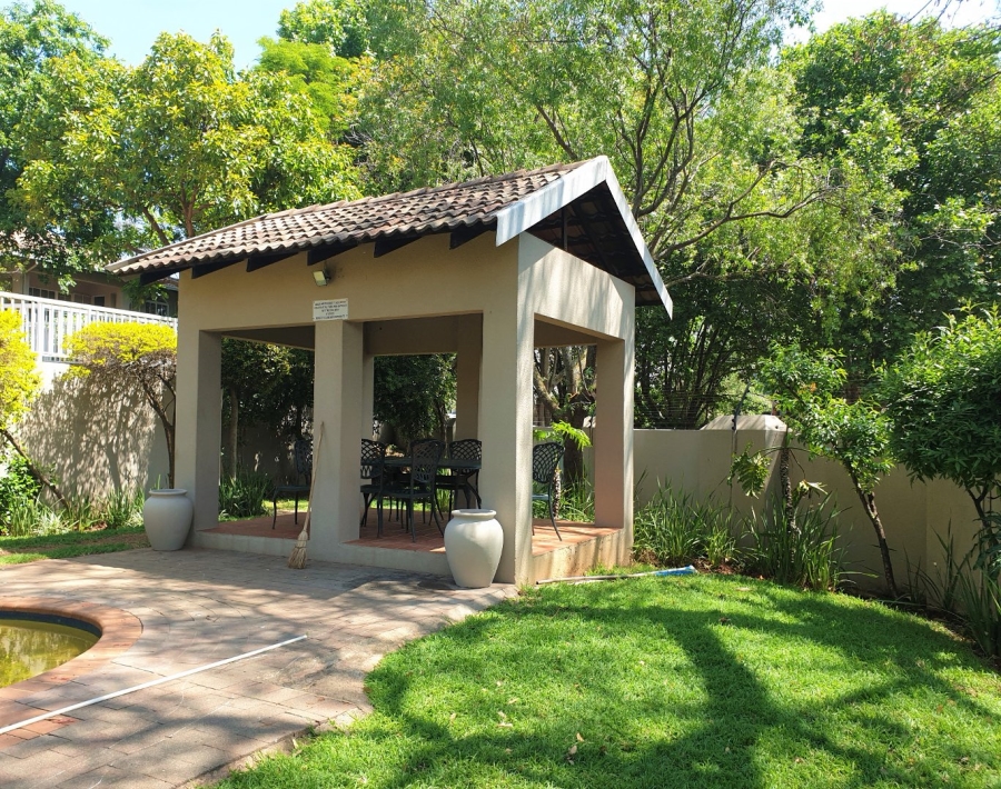 To Let 2 Bedroom Property for Rent in Houghton Estate Gauteng
