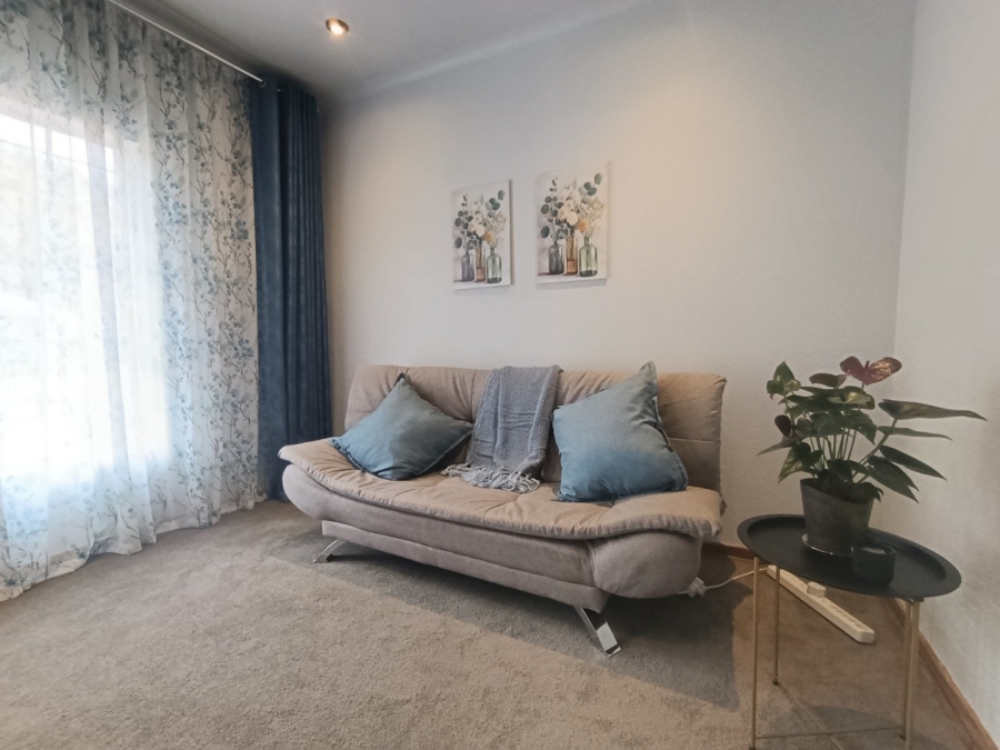 To Let 2 Bedroom Property for Rent in Houghton Estate Gauteng