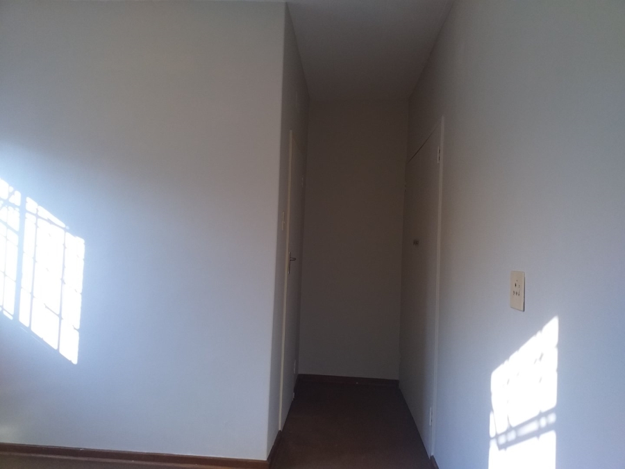 To Let 1 Bedroom Property for Rent in Blairgowrie Gauteng