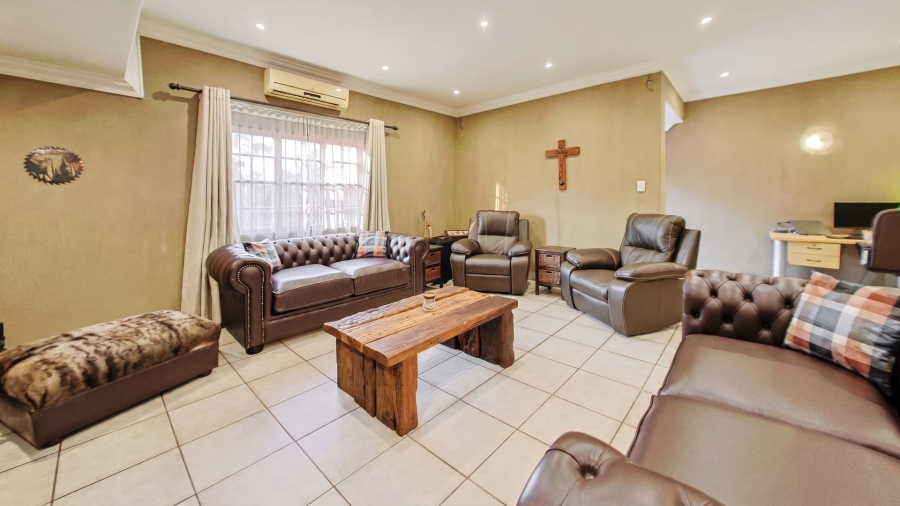 4 Bedroom Property for Sale in Eldoraigne Gauteng