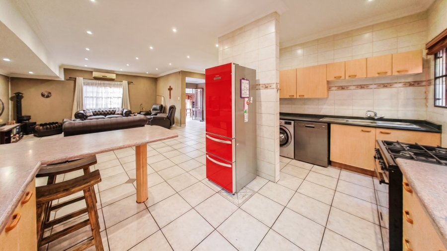 4 Bedroom Property for Sale in Eldoraigne Gauteng