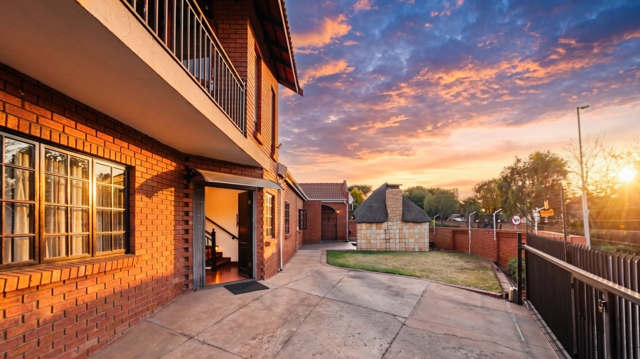 4 Bedroom Property for Sale in Eldoraigne Gauteng