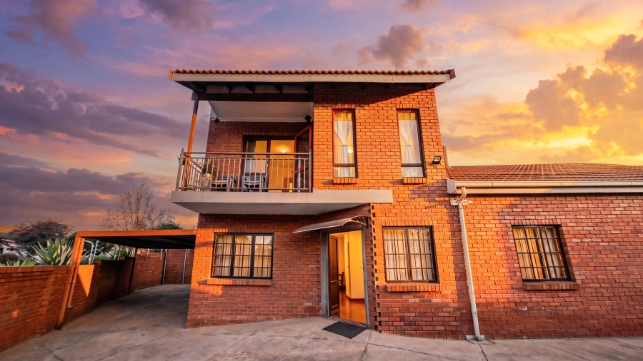 4 Bedroom Property for Sale in Eldoraigne Gauteng