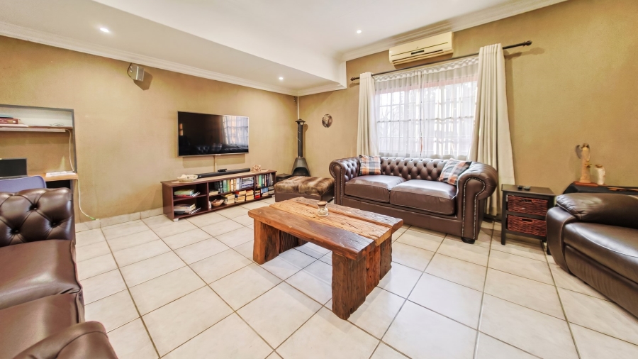 4 Bedroom Property for Sale in Eldoraigne Gauteng