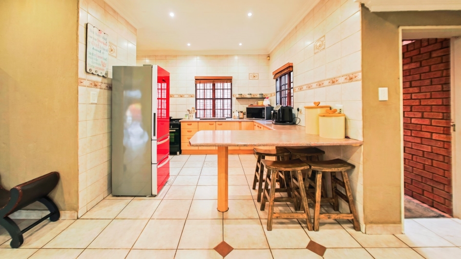 4 Bedroom Property for Sale in Eldoraigne Gauteng