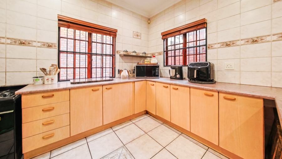 4 Bedroom Property for Sale in Eldoraigne Gauteng