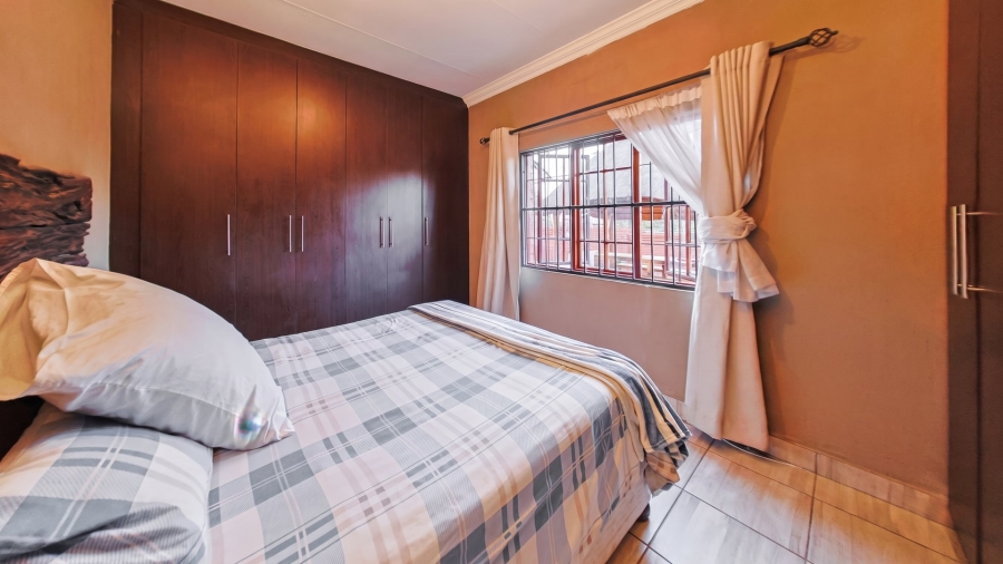 4 Bedroom Property for Sale in Eldoraigne Gauteng