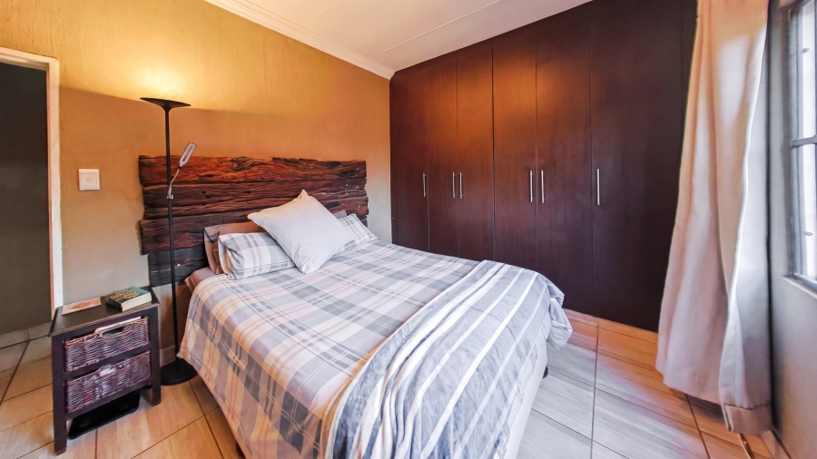 4 Bedroom Property for Sale in Eldoraigne Gauteng
