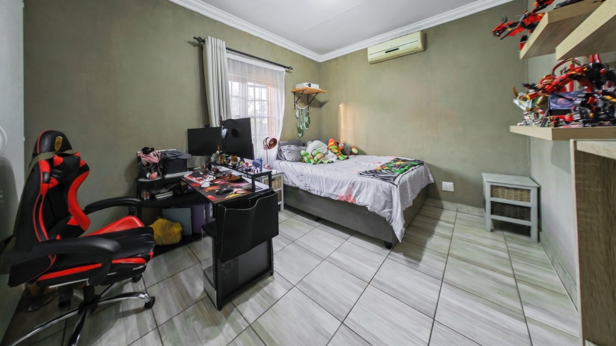 4 Bedroom Property for Sale in Eldoraigne Gauteng