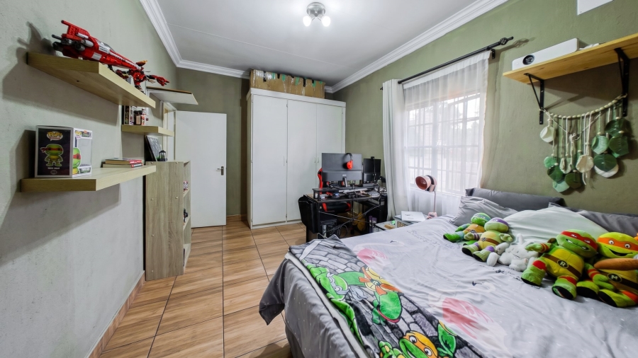 4 Bedroom Property for Sale in Eldoraigne Gauteng
