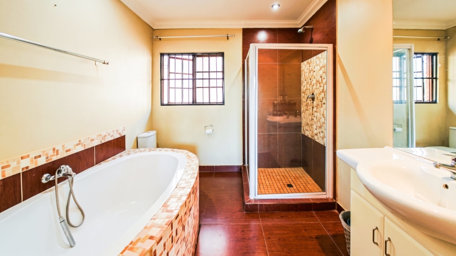 4 Bedroom Property for Sale in Eldoraigne Gauteng