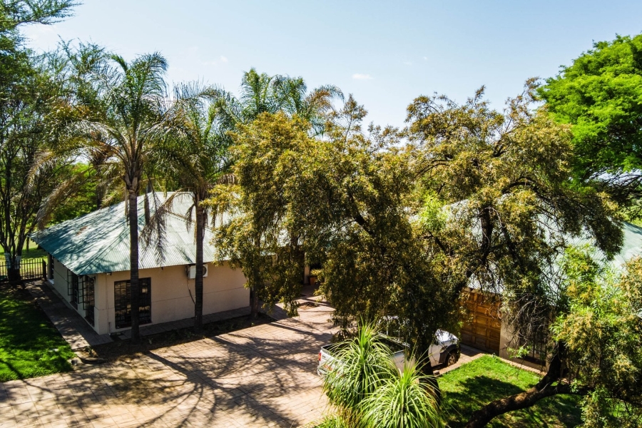 Commercial Property for Sale in Lusthof Gauteng