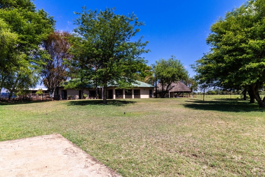 Commercial Property for Sale in Lusthof Gauteng