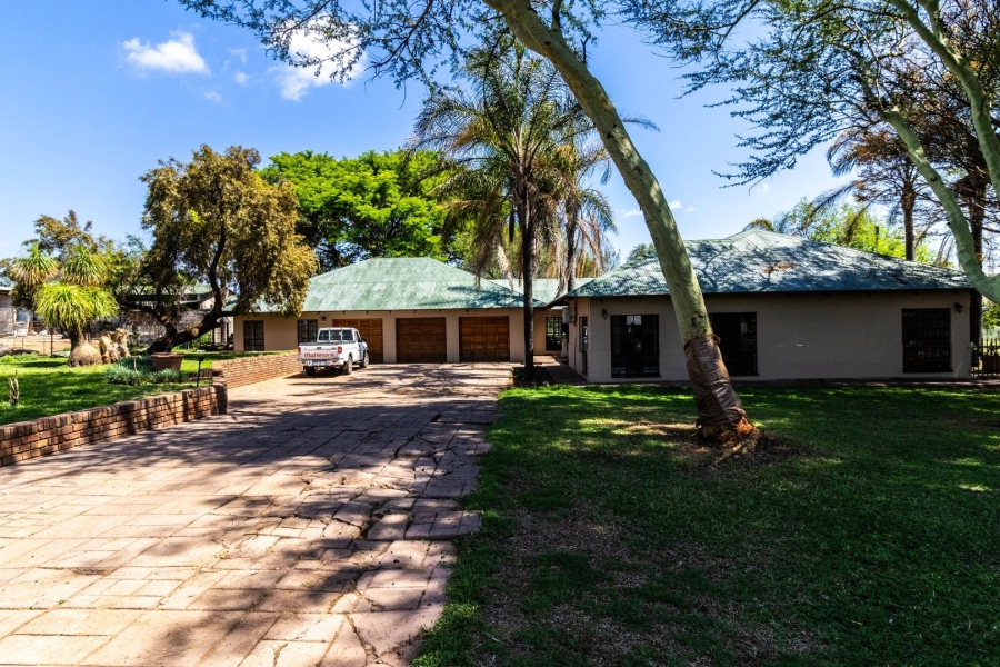 Commercial Property for Sale in Lusthof Gauteng