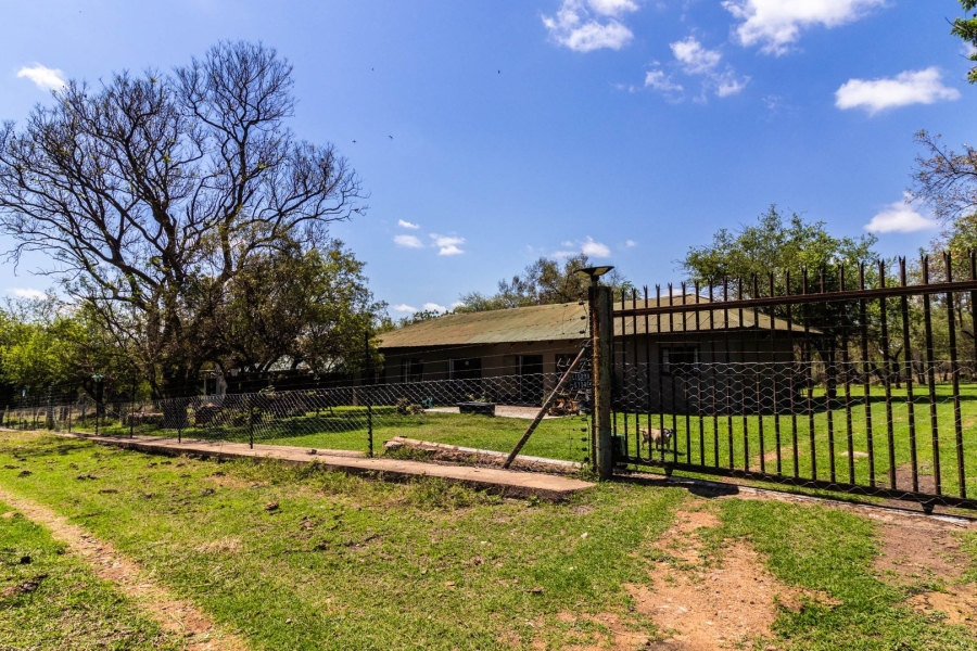 Commercial Property for Sale in Lusthof Gauteng