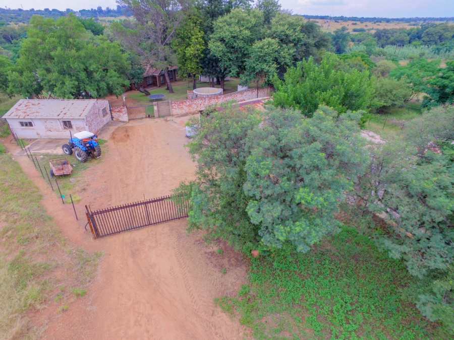 Commercial Property for Sale in Lusthof Gauteng